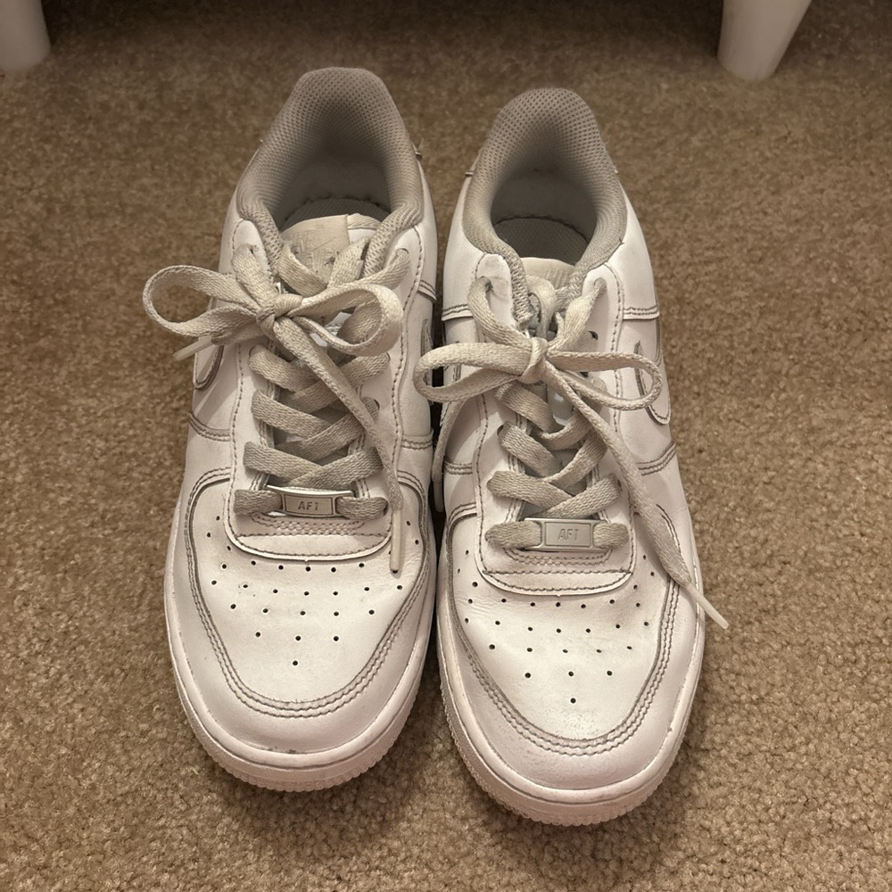 White Nike Air Force’s